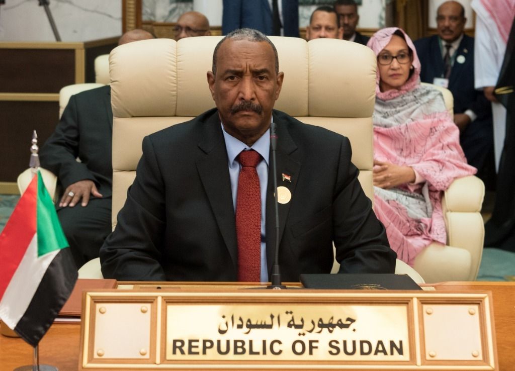 L'armée annule les accords et convoque des élections