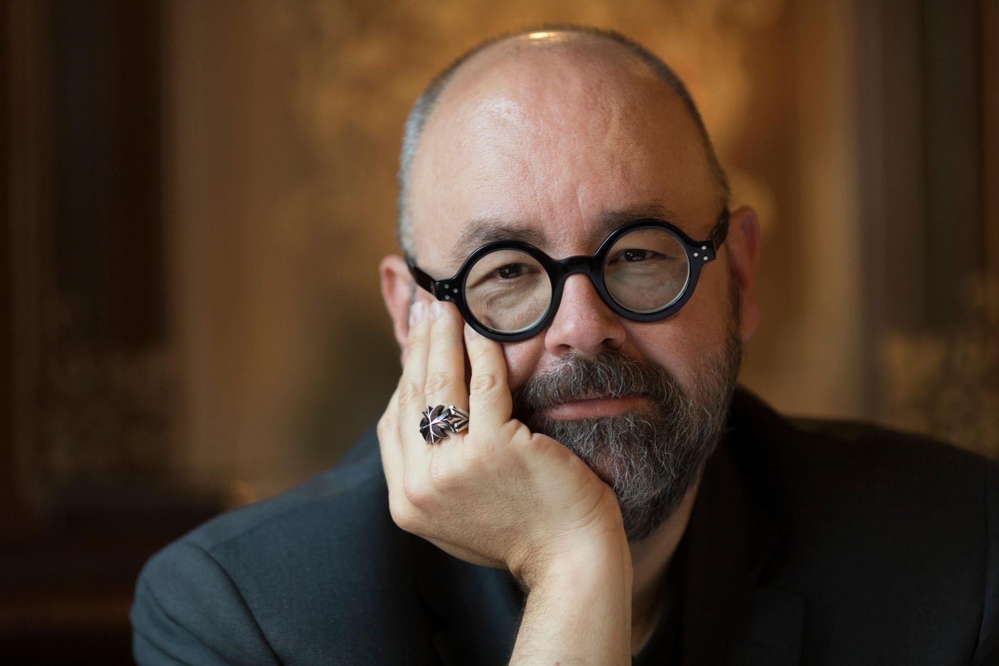 Schwarze Brille, schwarzer Blick in die Zukunft: Carlos Ruiz Zafón, 2017 bei seinem Besuch in Zürich. 