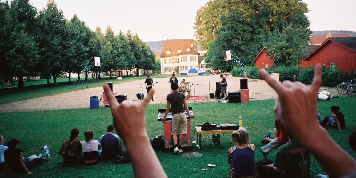 Hillchill-in-Riehen-Wie-aus-einem-Teppich-im-Park-ein-Festival-mit-6000-Besuchern-wurde