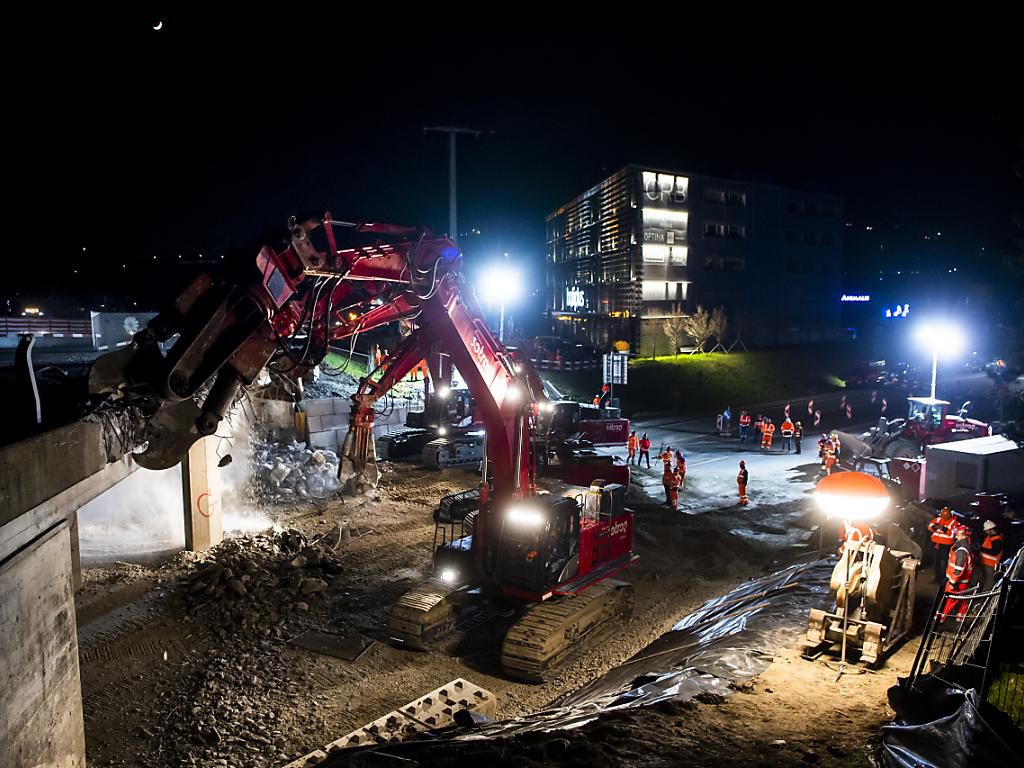 La «déconstruction» du demi-pont a débuté dans la nuit de vendredi à samedi.