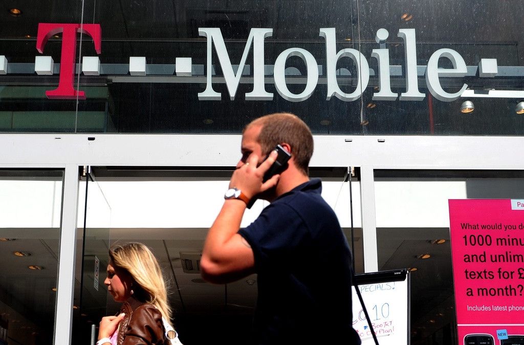 epa01853500 Pedestrians walk past a T-Mobile store in London, Britain, 08 September 2009. European telecommunication giants France Telecom and Deutsche Telekom announced 09 September that they want to merge their British mobile phone subsidiaries. The deal will create the UK?s biggest mobile phone firm, with 28.4 million customers and sales of 9.4 billion euros (13.5 billion dollars dollars), based on figures from December 31, 2008. EPA/ANDY RAIN