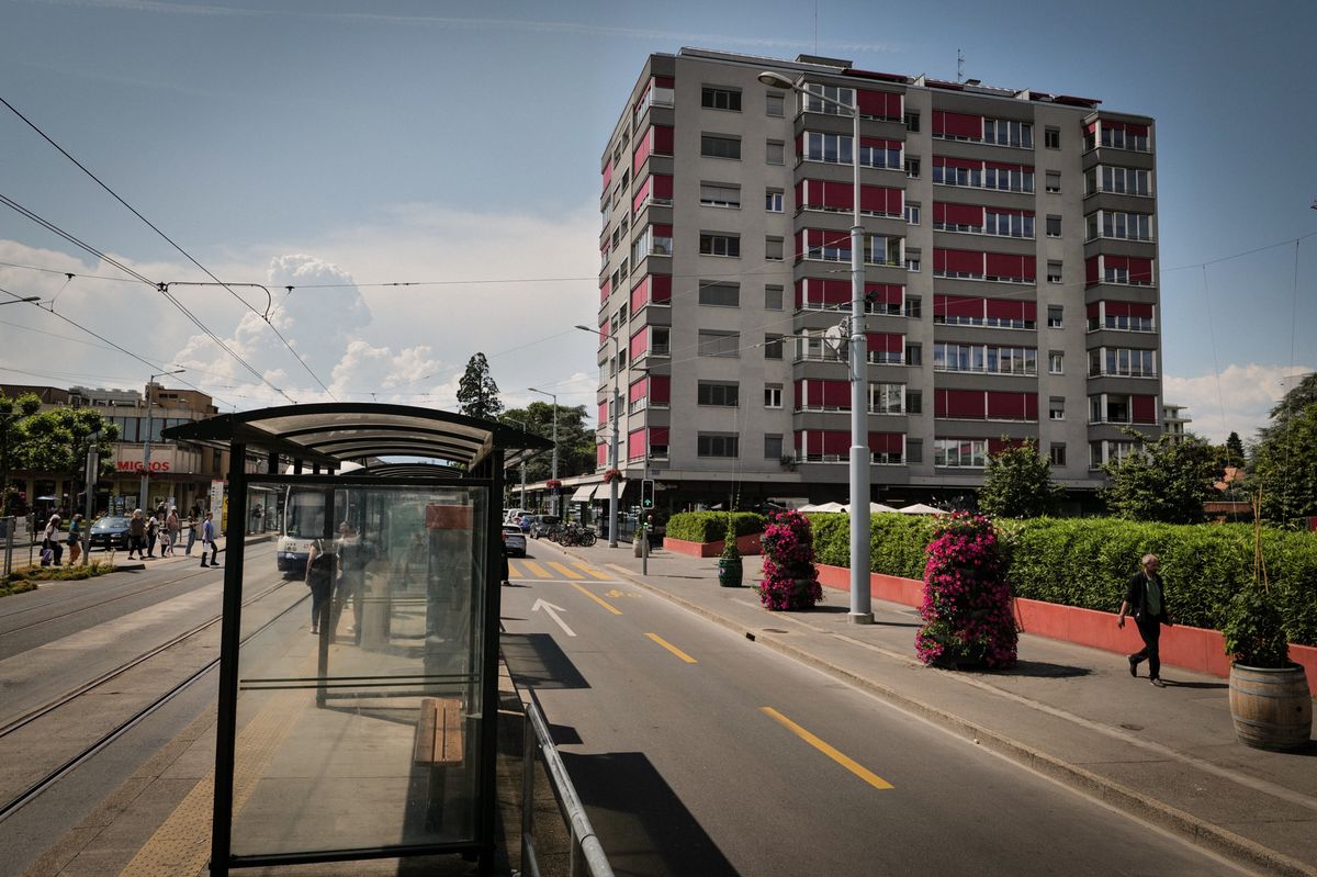 Genève, le 2 juin 2023. Thônex, la place de Graveson.