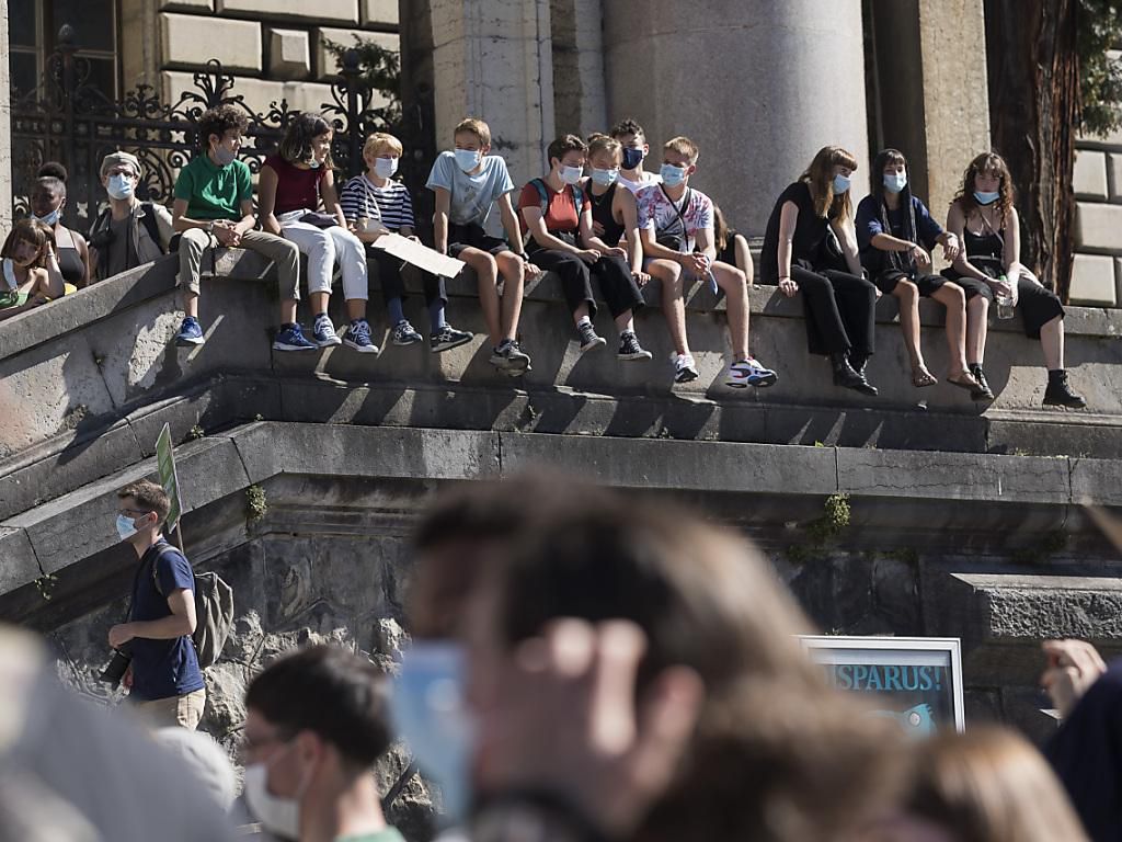 Des militants manifestent dans les rues de Lausanne lors de la première Grève du climat depuis la pandémie du coronavirus le 4 septembre 2020 à Lausanne.