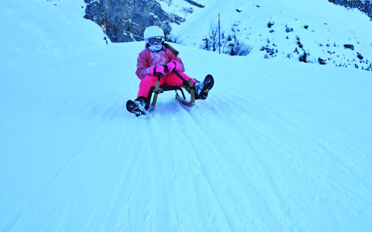 Parmi les activités hivernales favorites de la famille Schoutens figure la luge.