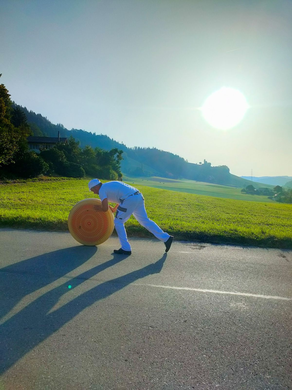 Hier rollt ein Käse vom Emmental nach Winterthur