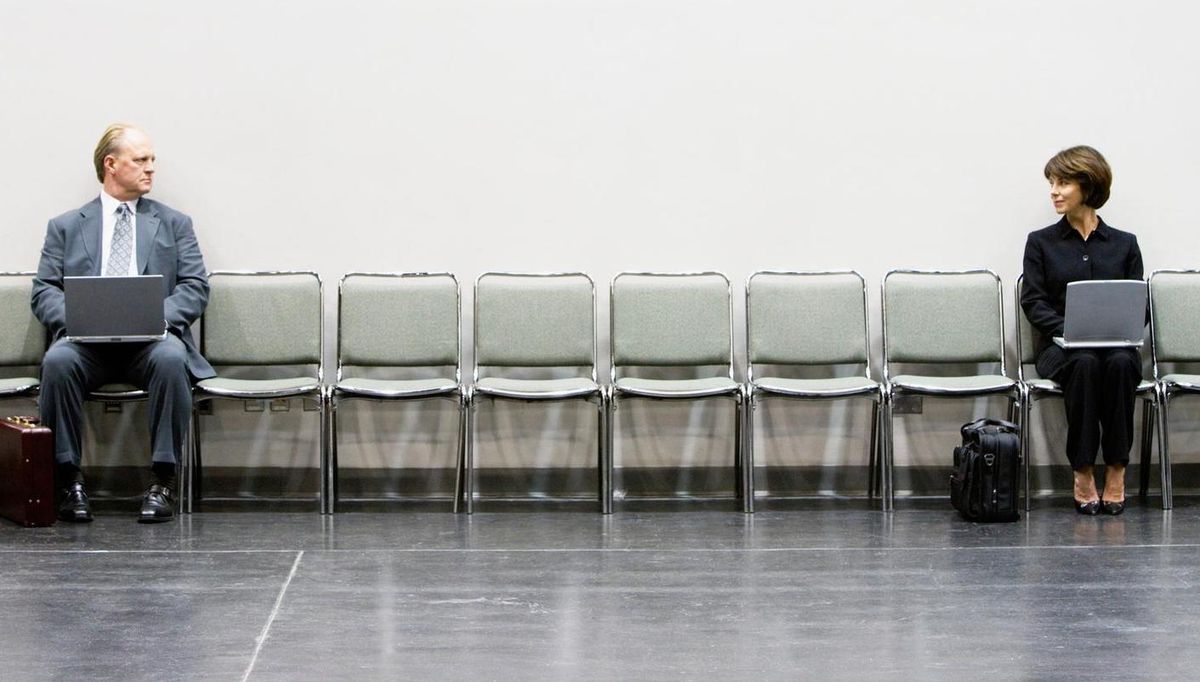 «Il convient de se demander ce que nous projetons sur la comparaison à autrui et ce que nous craignons, en réalisant que nous sommes différents de la personne admirée», indique Jennifer Picci, psychologue FSP.