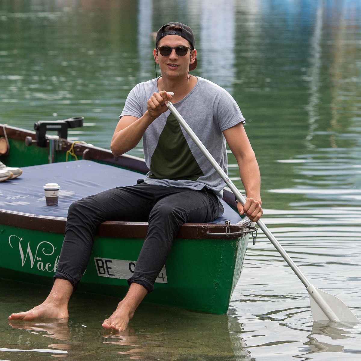 Nicolas Raemy auf dem Boot seines Vereins Wacker Thun.