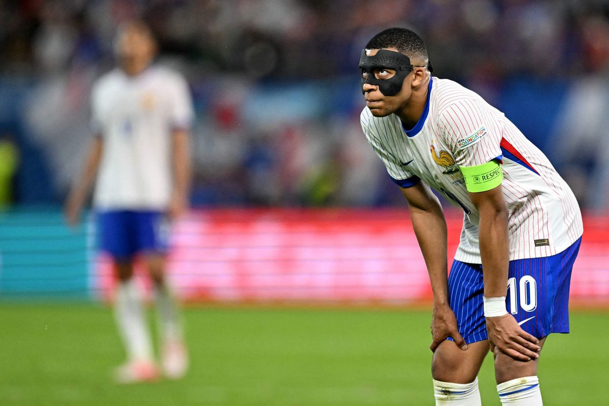 Kylian Mbappé durant l'Euro 2024 avec son masque sur le nez