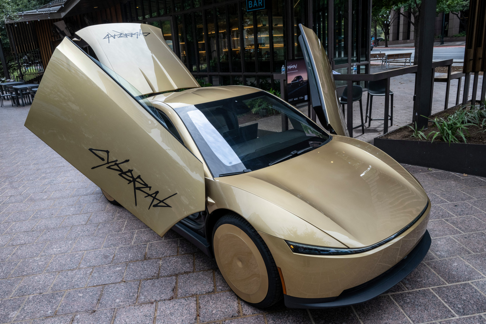 Tesla sous enquête: Le Cybercab visé par le régulateur américain dès son premier jour