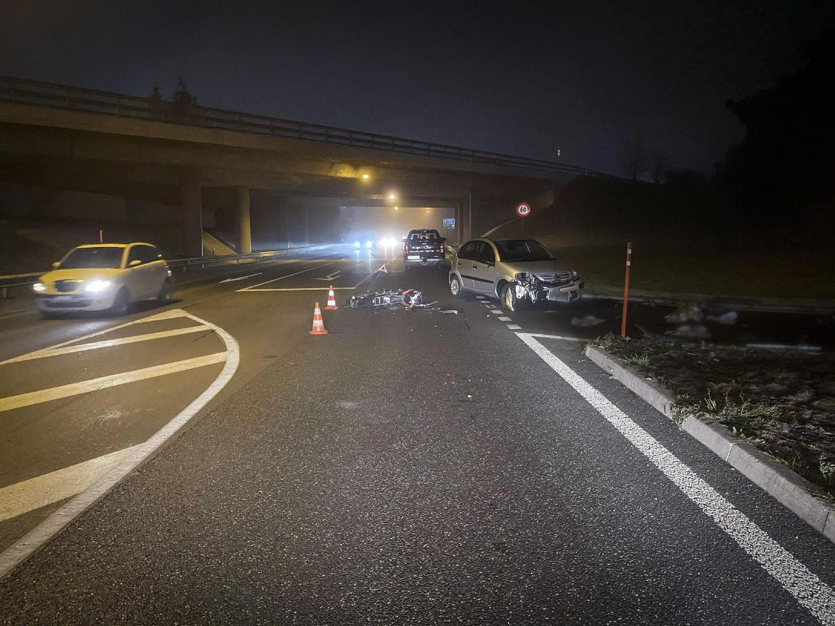 Le jeune motocycliste a été blessé.