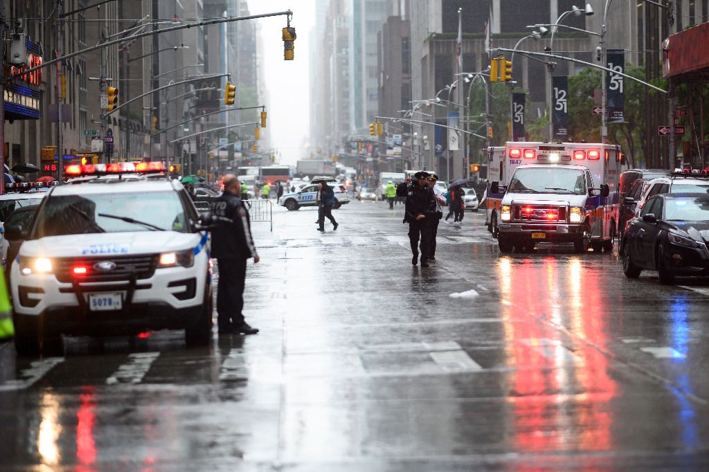 Un hélicoptère s'écrase à Manhattan