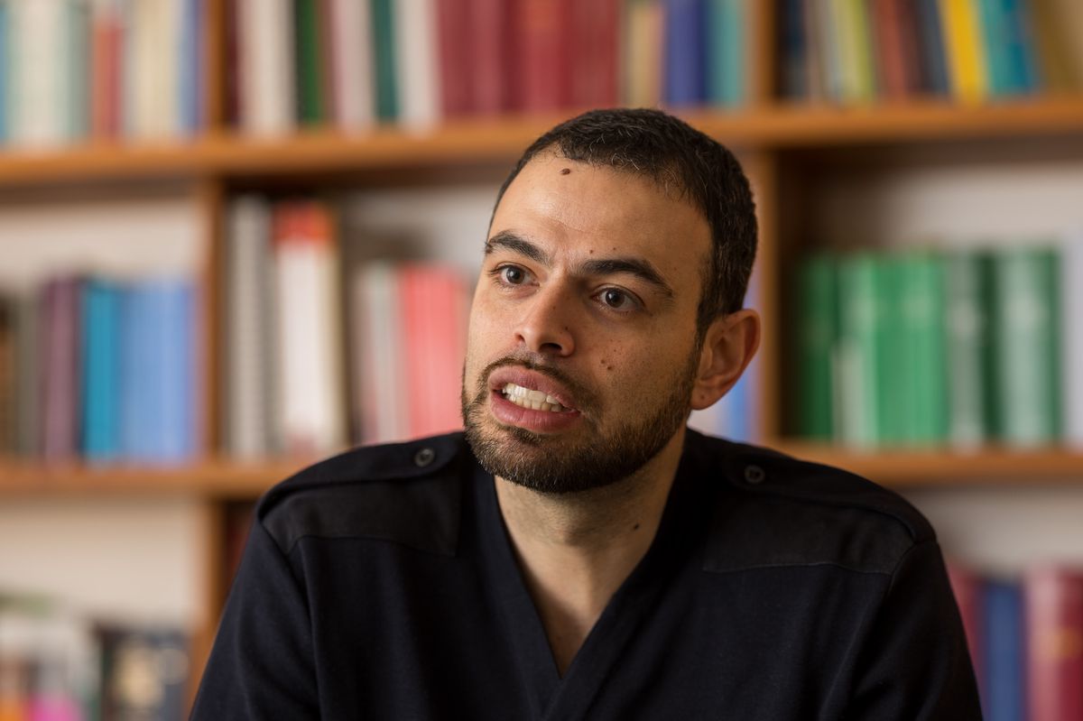 Portrait d'Imad Fattal dans son bureau d'avocature, ancien president du club de basket des Lions de Geneve et actuel president de la fondation du stade de geneve, le jeudi 4 avril 2024 a la Rue Saint-Leger 6, a Geneve (Bastien Gallay / GallayPhoto)