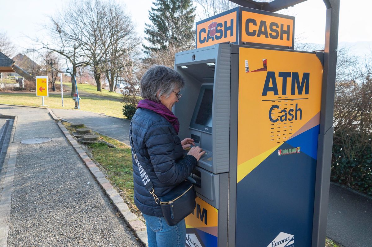 Apparu l’année dernière, le dernier ATM d’Euronet situé sur l’aire d’autoroute de la Gruyère vient d’être mis à l’enquête.