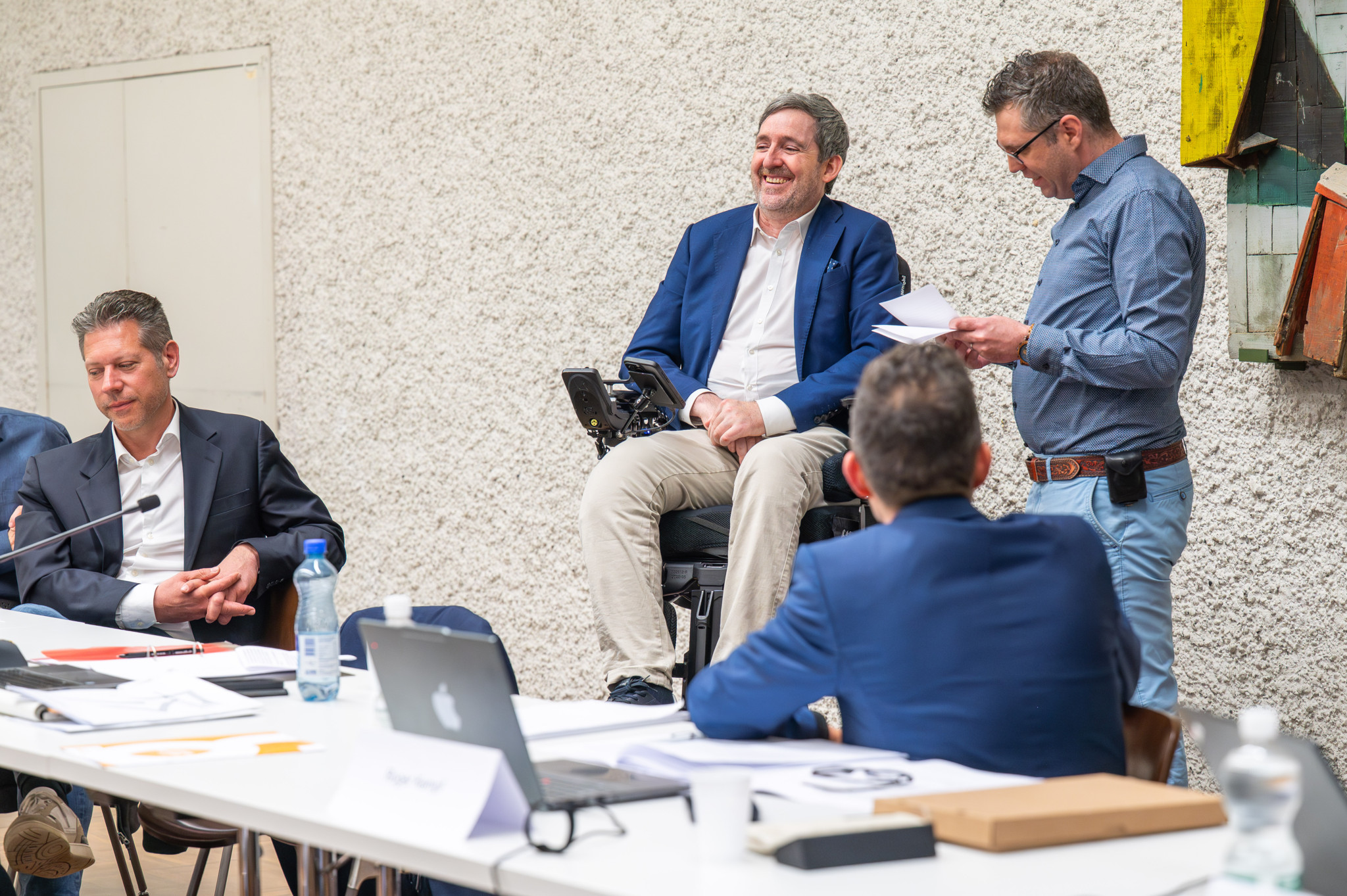 Sitzung des Gemeinderates Wädenswil: Stadtpräsident Philipp Kutter wird nach 24 Jahren mit Standing Ovation verabschiedet