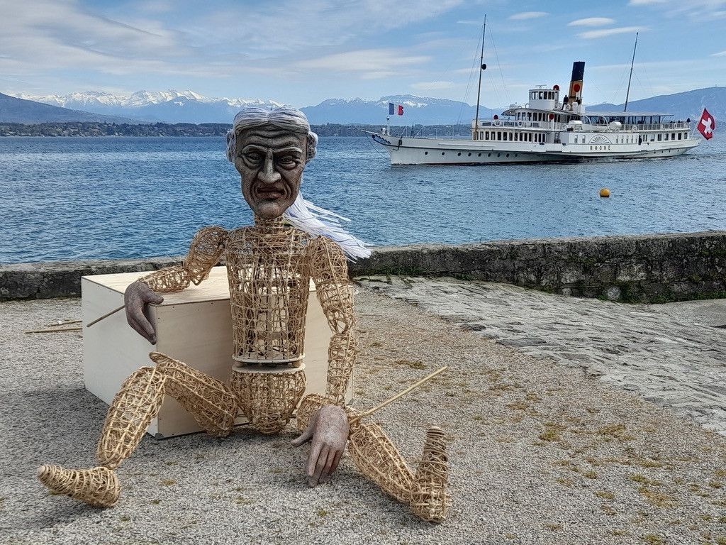 La marionnette de Casanova a été conçue pour le spectacle. Elle mesure 3 mètres de haut et pèse 15 kilos. Entre trois et cinq personnes sont nécessaires pour l’articuler.