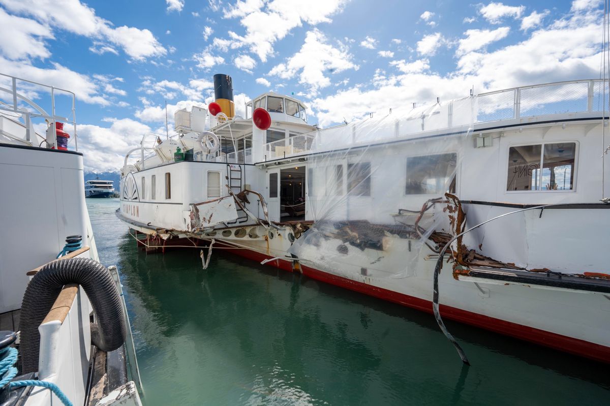 2 avril 2024 Lausanne Bassin de la CGN Tour des dégâts du Simplon suite à la panne de ses machines vapeur qui l'a obligé a être remorqué au port de Cully le 31 mars où une tempête l'a beaucoup endommagé photo: Patrick Martin / 24Heures