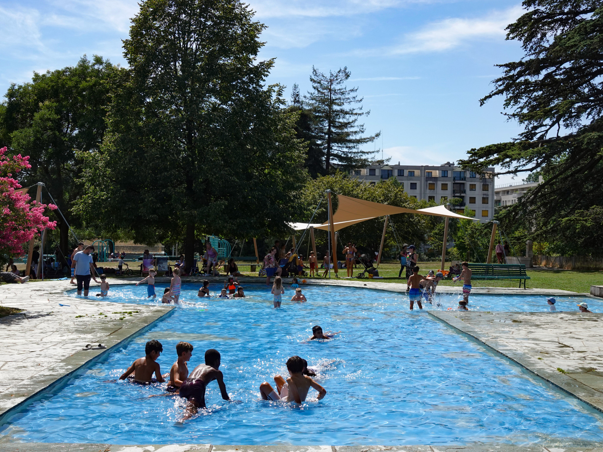 Geneve, le 18/08/2023 - Le parc Tremblay en periode de canicule. 