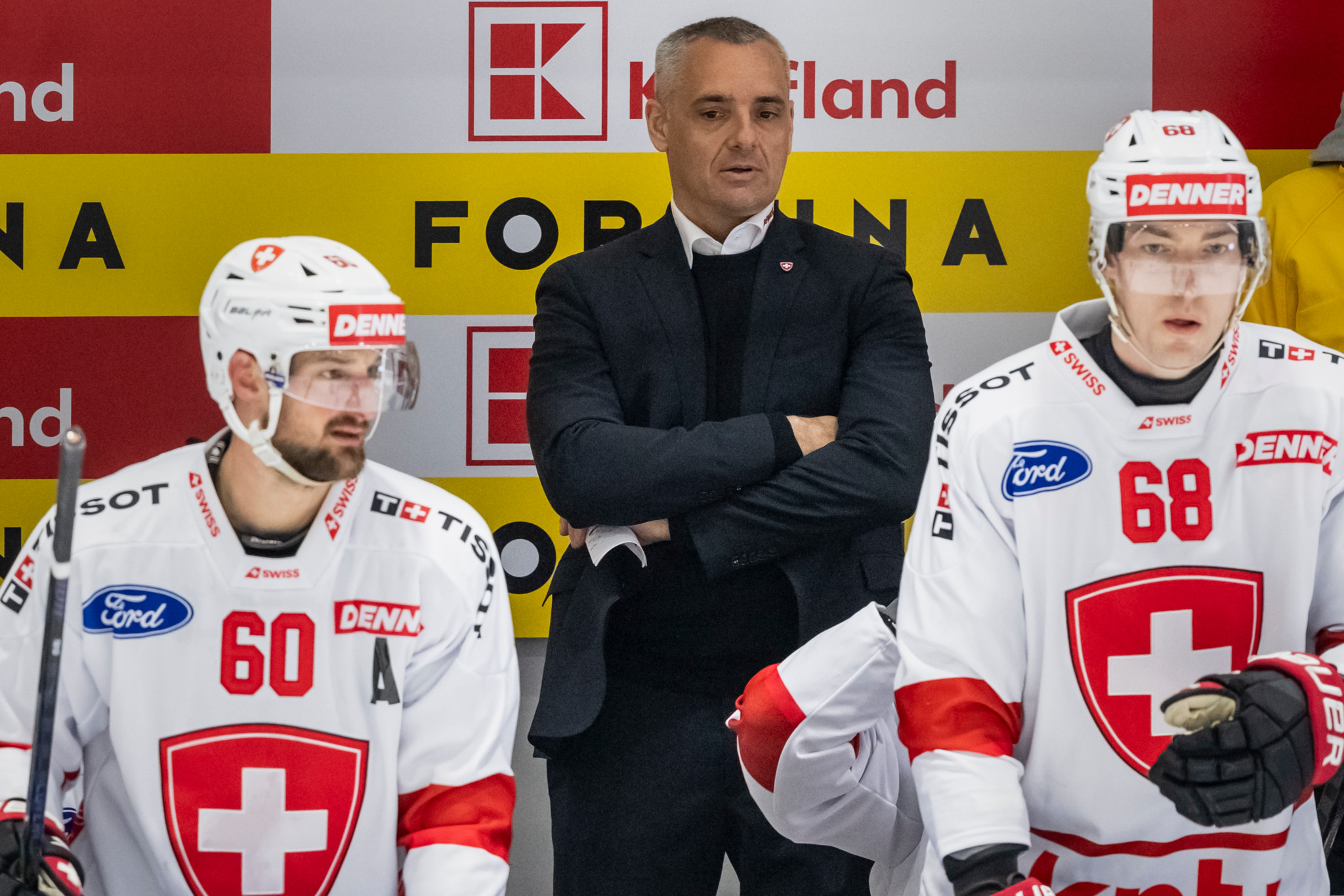 Bei Trainerpremiere von Jan Cadieux: Die Schweiz verliert das erste Spiel nach dem Fischer-Knall – und die Spieler müssen schweigen