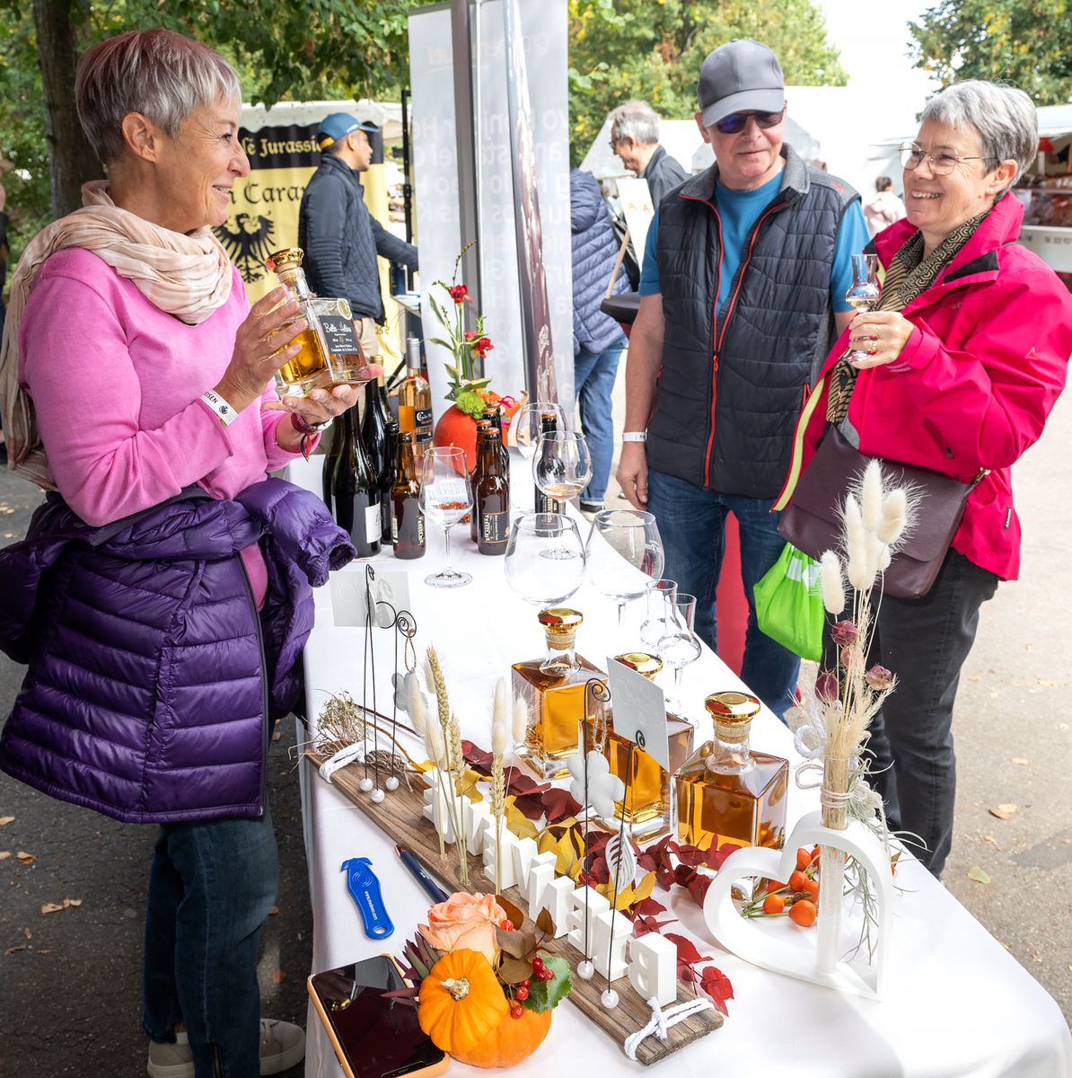 23.09.2023; Courtemelon; Concours suisse des produits du terroir; Yasmina Hug presente La Belle Helene une liqueur a la poire
Photo Jean-Guy Python