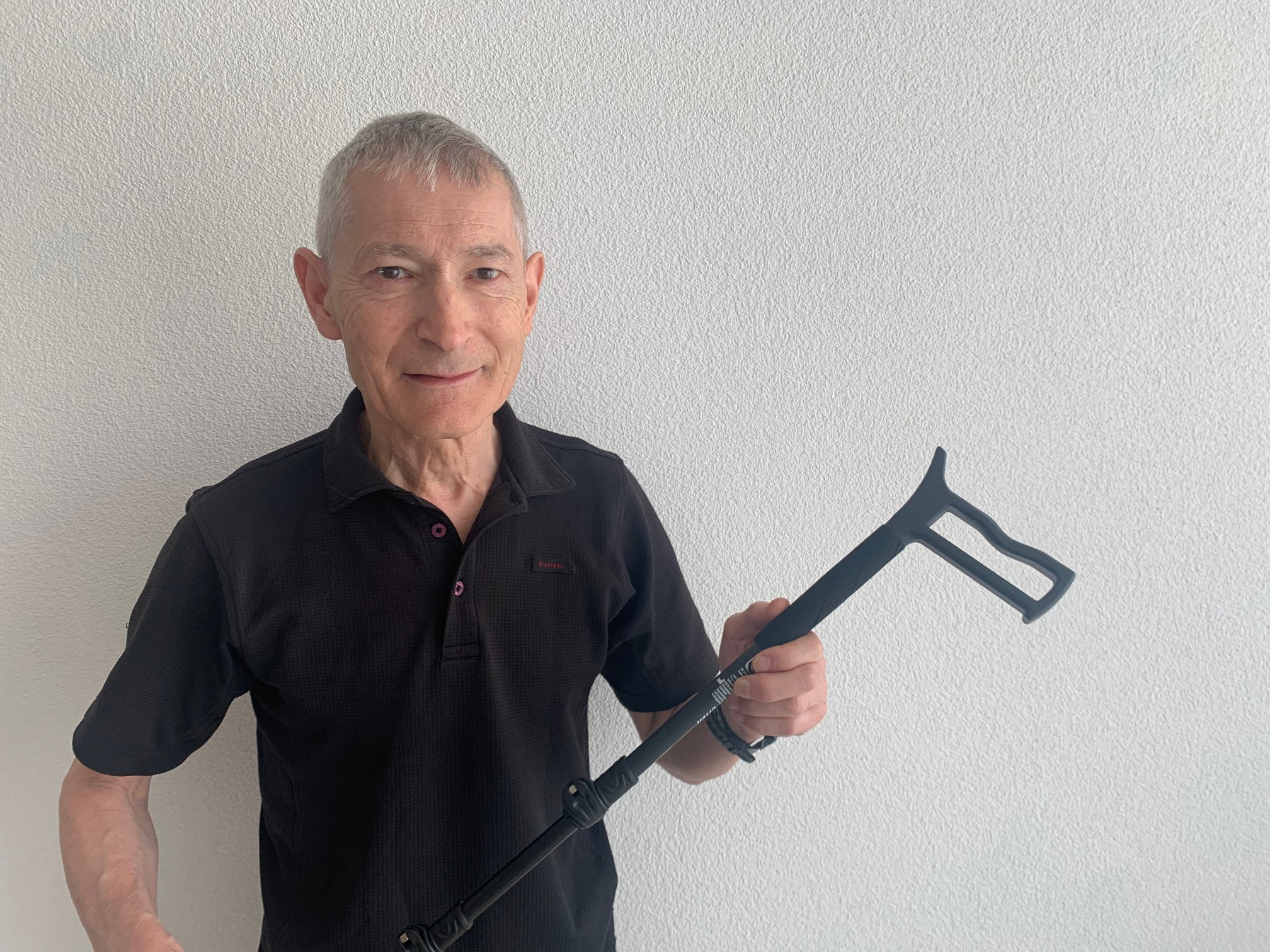 An seinem Wanderstock tüftelte er 20 Jahre – nun nennt er ihn «revolutionär»