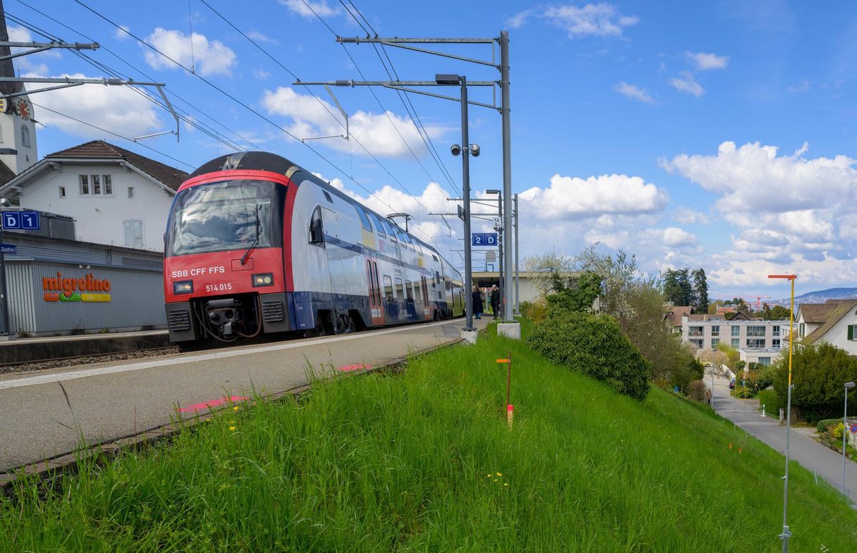 Perron am Bahnhof Oberrieden Dorf