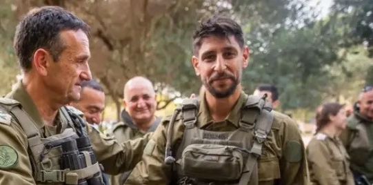 Schauspieler auf Kriegspfad