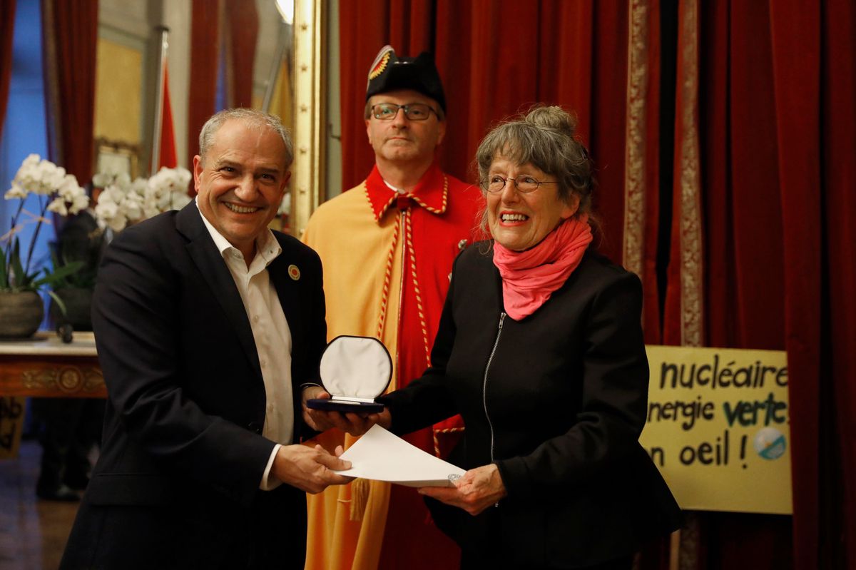 Remise de la medaille Geneve Reconnaissante decernee a Madame Anne-Cecile Reimann mars 2024  © Isabelle Meister