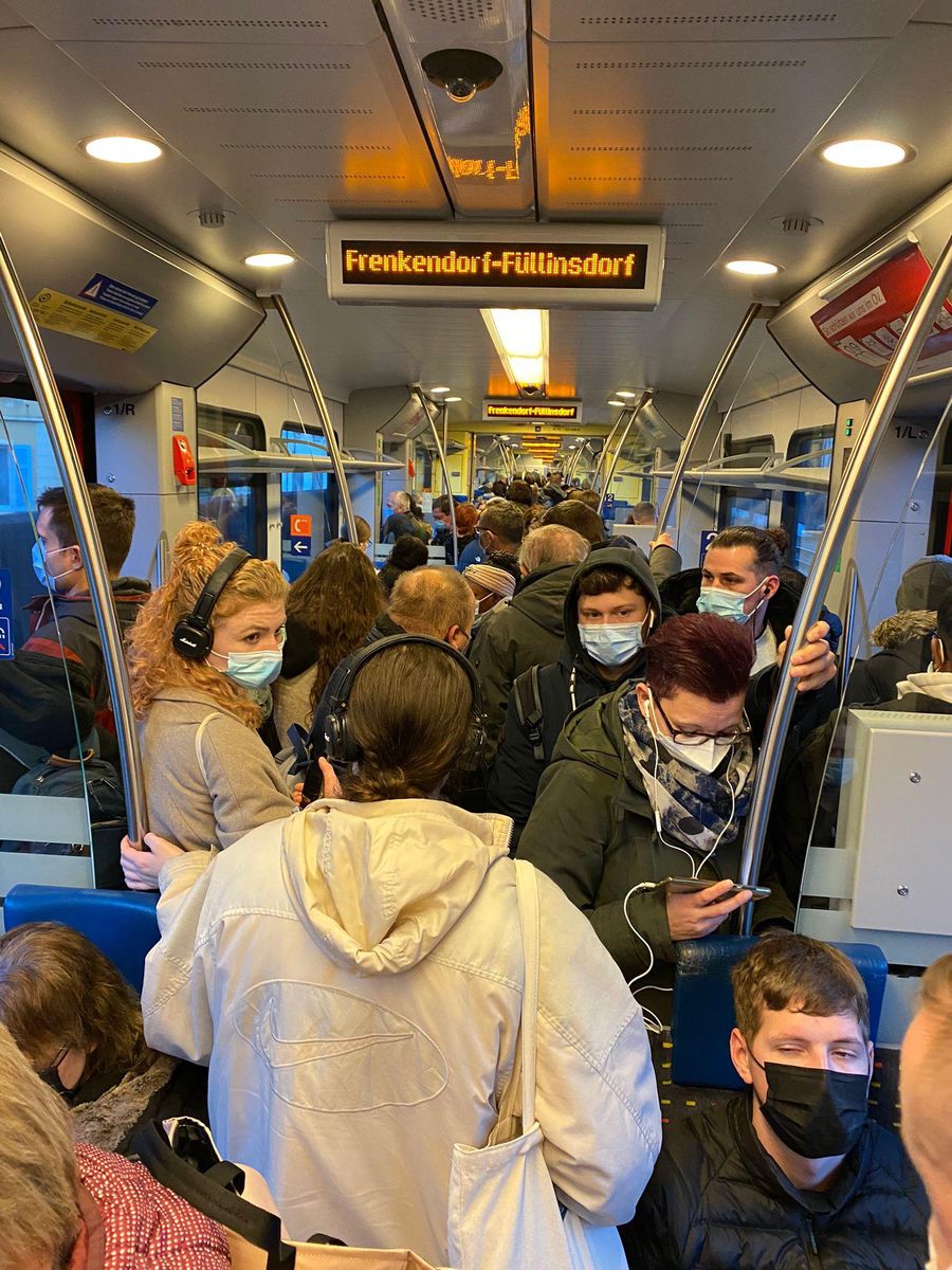 Immer mehr Leute fordern ab dem 1. April «Maskenwagen» im öffentlichen Verkehr, in denen weiterhin eine Maske getragen werden muss.
