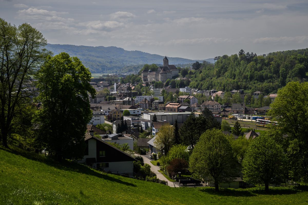 Une vue de la ville de Porrentruy le jeudi 4 mai 2023 a Porrentruy dans le canton du Jura. (KEYSTONE/Jean-Christophe Bott)