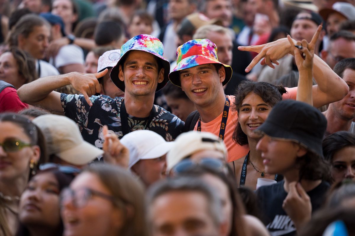 Le public est enthousiaste en ce début de Paléo 2023. Comme on peut le constater ici, devant la grande scène du festival durant le concert de Louise Attaque.