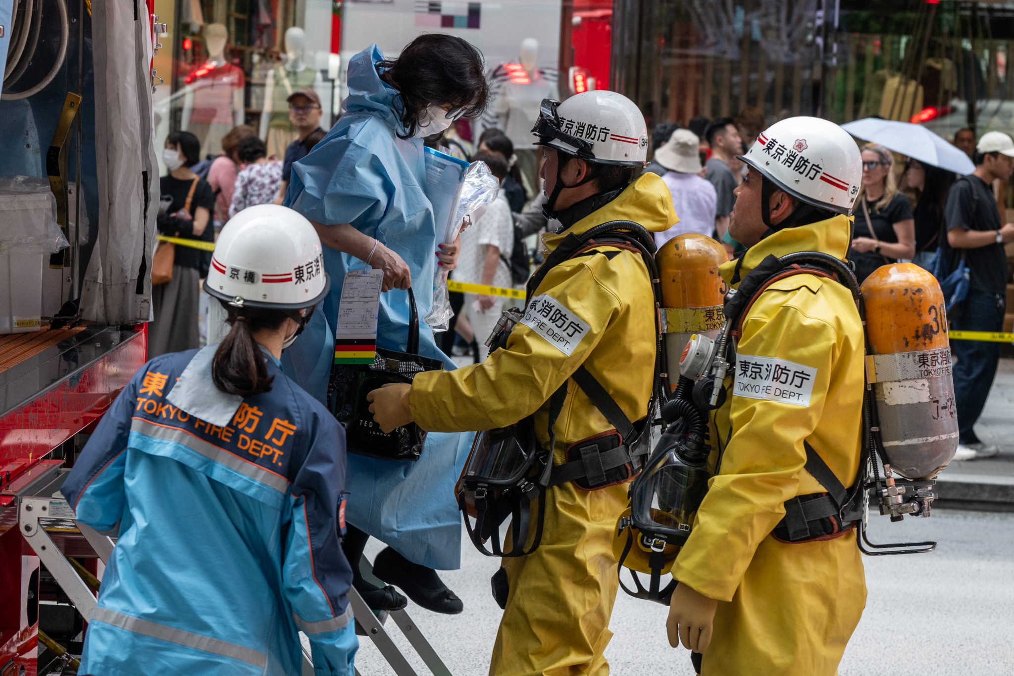 Panique à Tokyo: Un homme diffuse une substance dans un commerce, vingt blessés