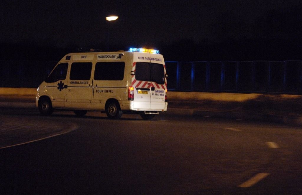 Un couple se tue en basculant d'un pont