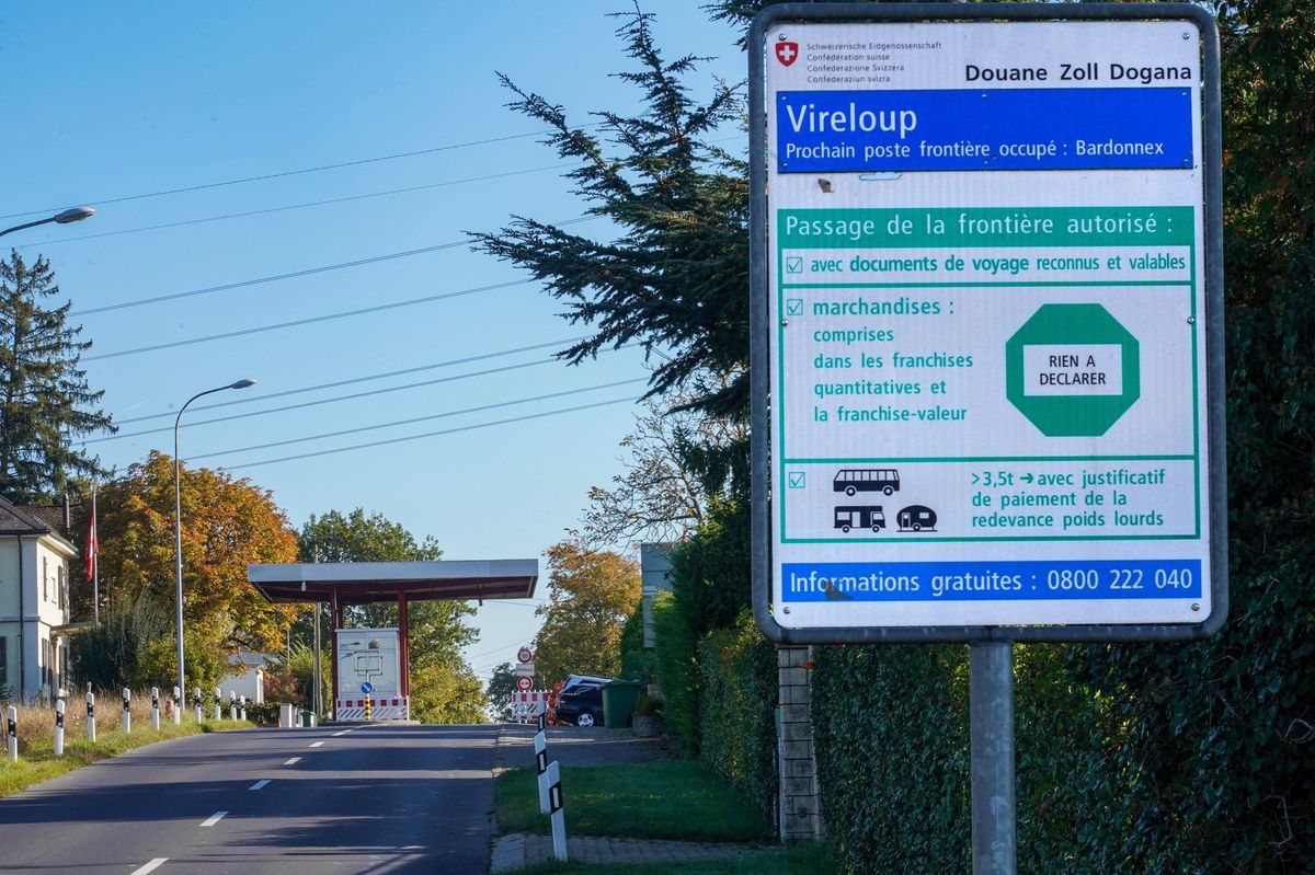 La douane de Vireloup, route des Fayards, dans le sens France - Suisse.