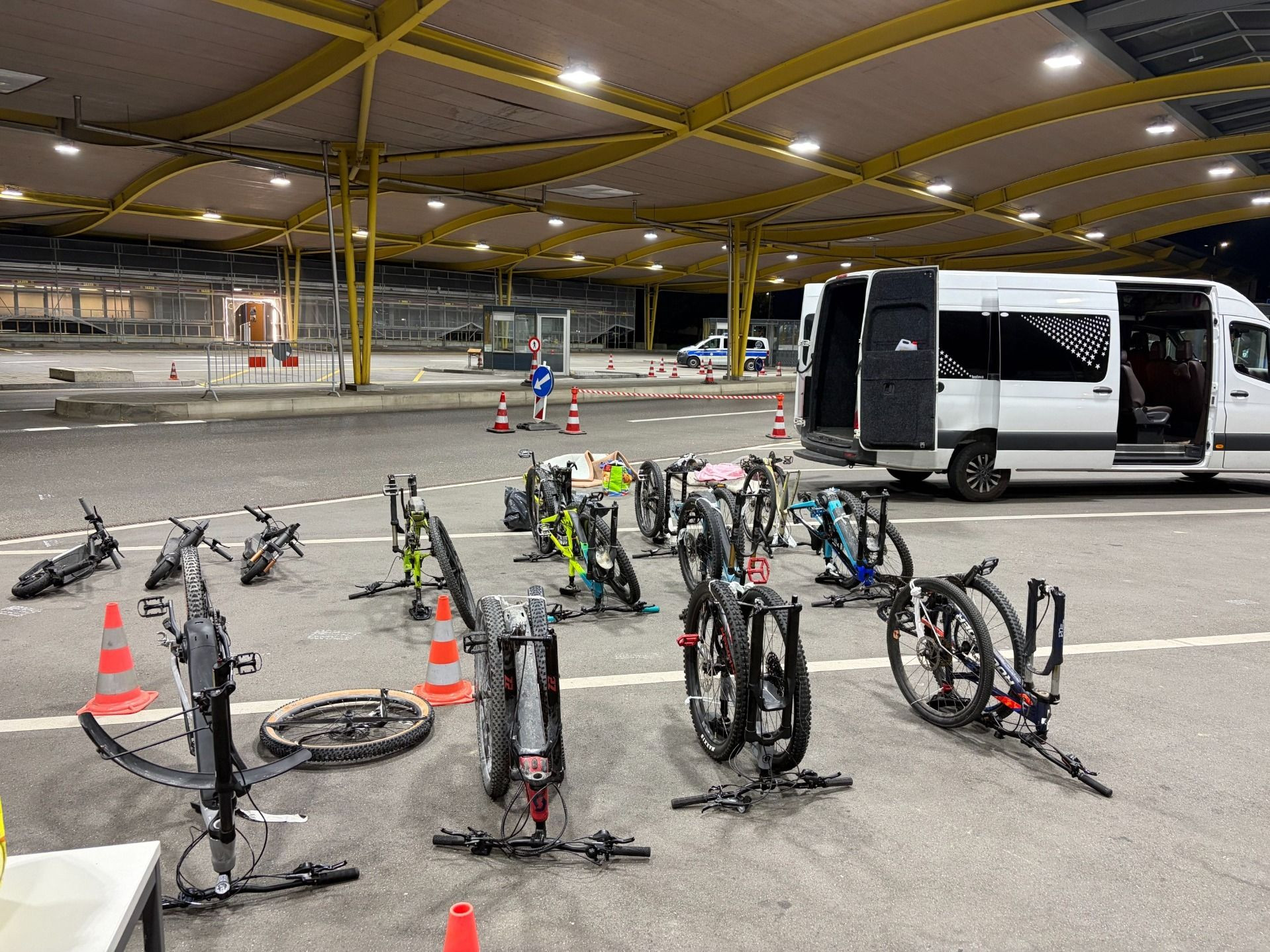 Entre la Suisse et l’Allemagne: Des vélos volés trouvés dans une fourgonnette interceptée à la douane