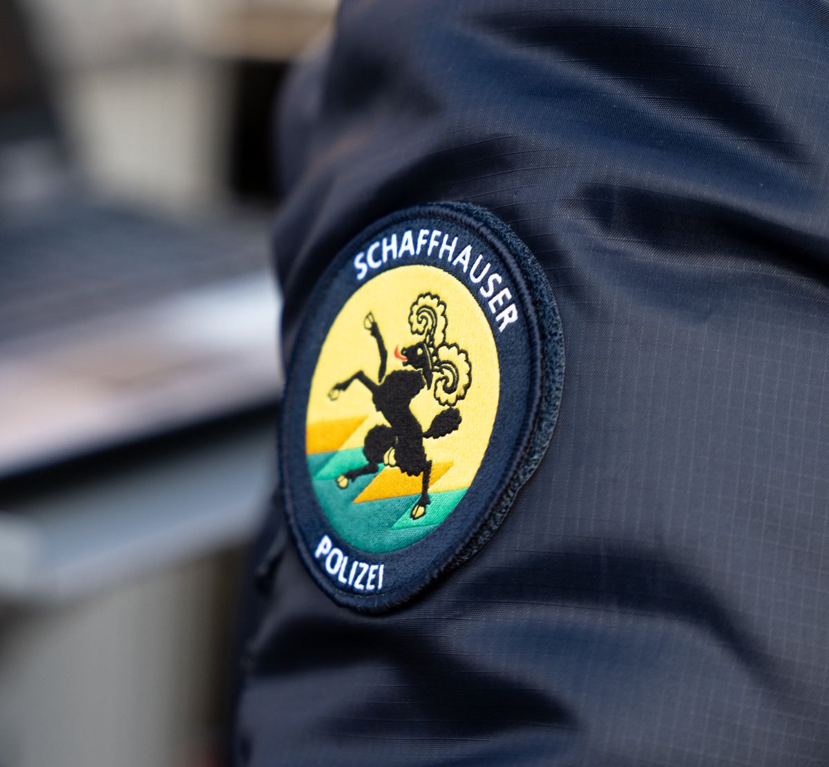 Strafbefehl Bezirk Bülach: Falscher Polizist muss ins Gefängnis
