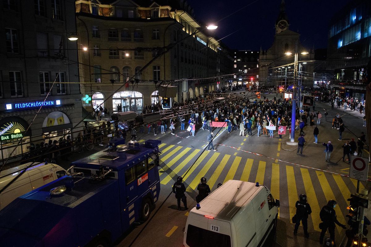 Unbewilligte Demonstration gegen die Massnahmen zur Bekämpfung des Coronavirus am 30.09.2021 in Bern. Foto: Raphael Moser / Tamedia AG