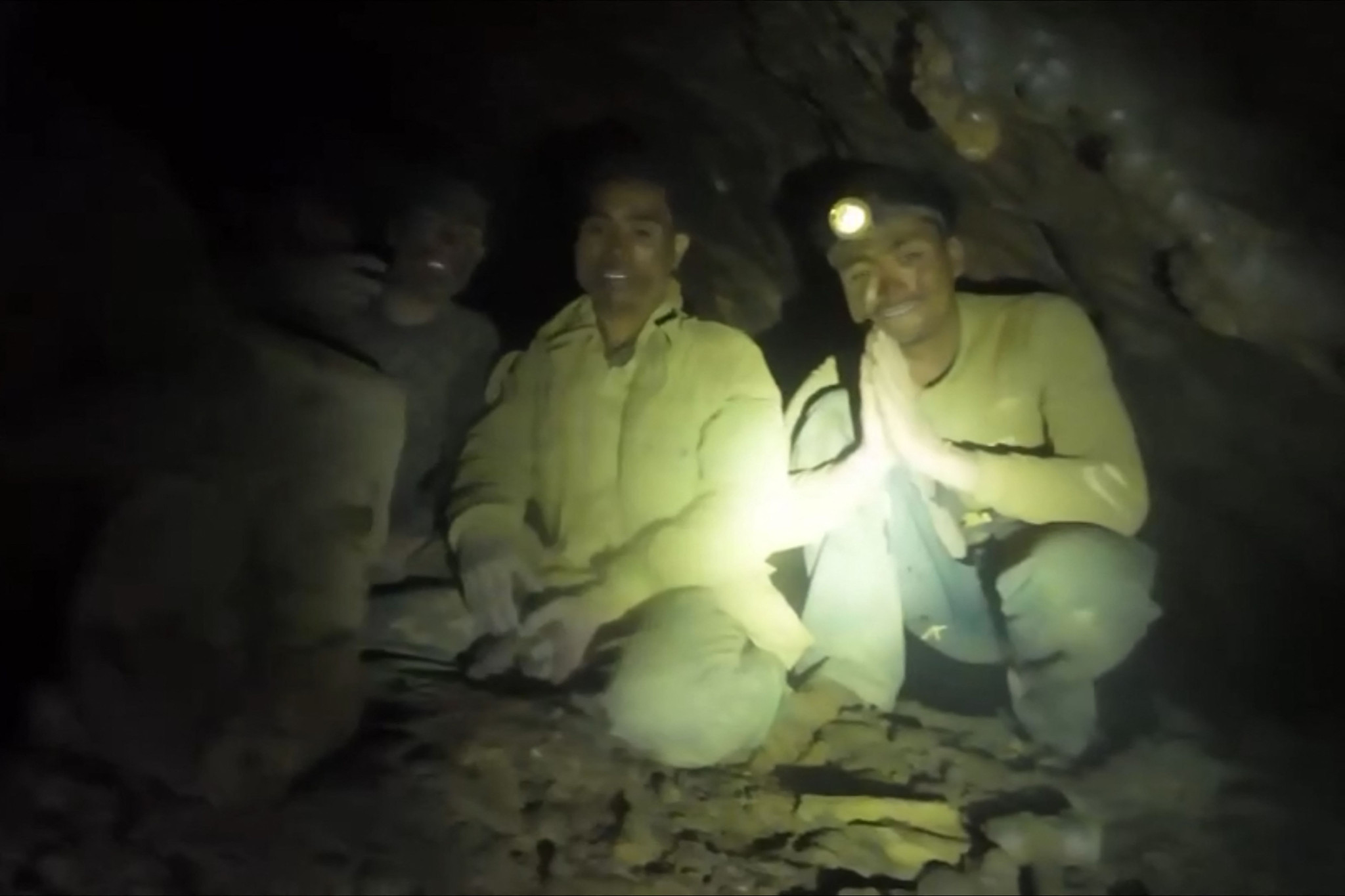 Höhlendrama in Laos: Fünf Goldsucher in Sicherheit – zwei noch vermisst