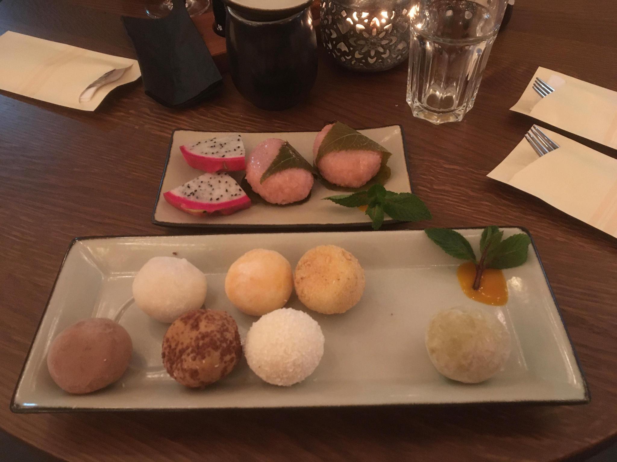Delikate japanische Dessert-Küche: Die Frozen Mochis mit verschiedenen Geschmacksrichtungen, von Cheesecake, Mango über Azuki-Bohnen.