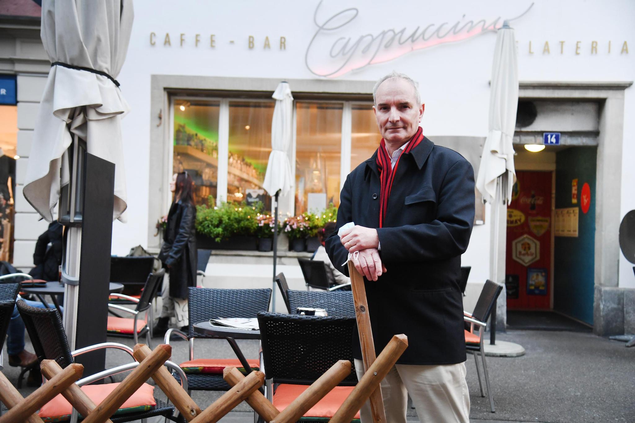 Gastronom Kari Fatzer Cappuccino ist sauer: «Die Stadt hat viel zu lange gewartet. Das Signal für die Gäste kommt zu spät.»