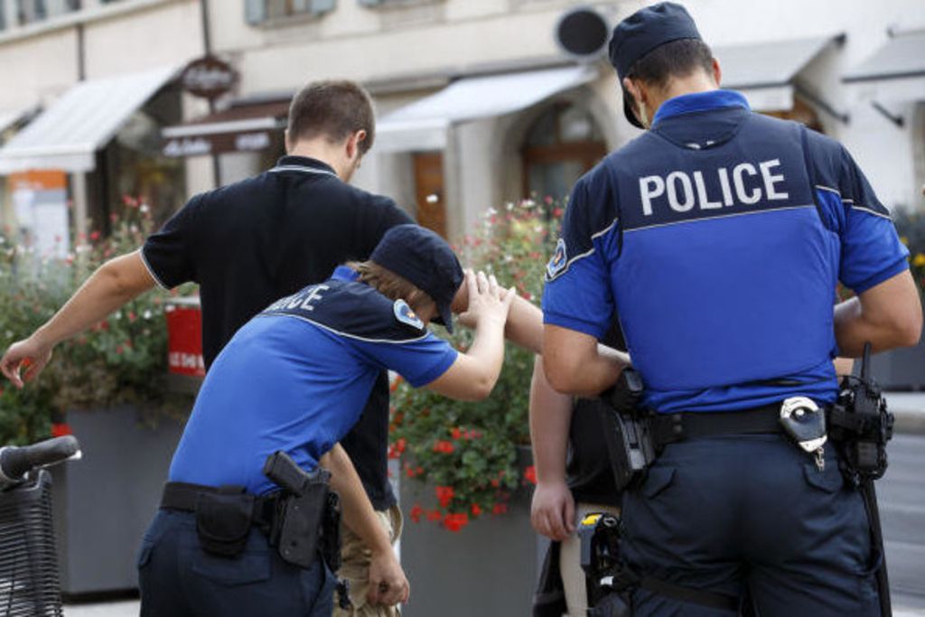 Nouvelle loi sur la police: recours en partie admis