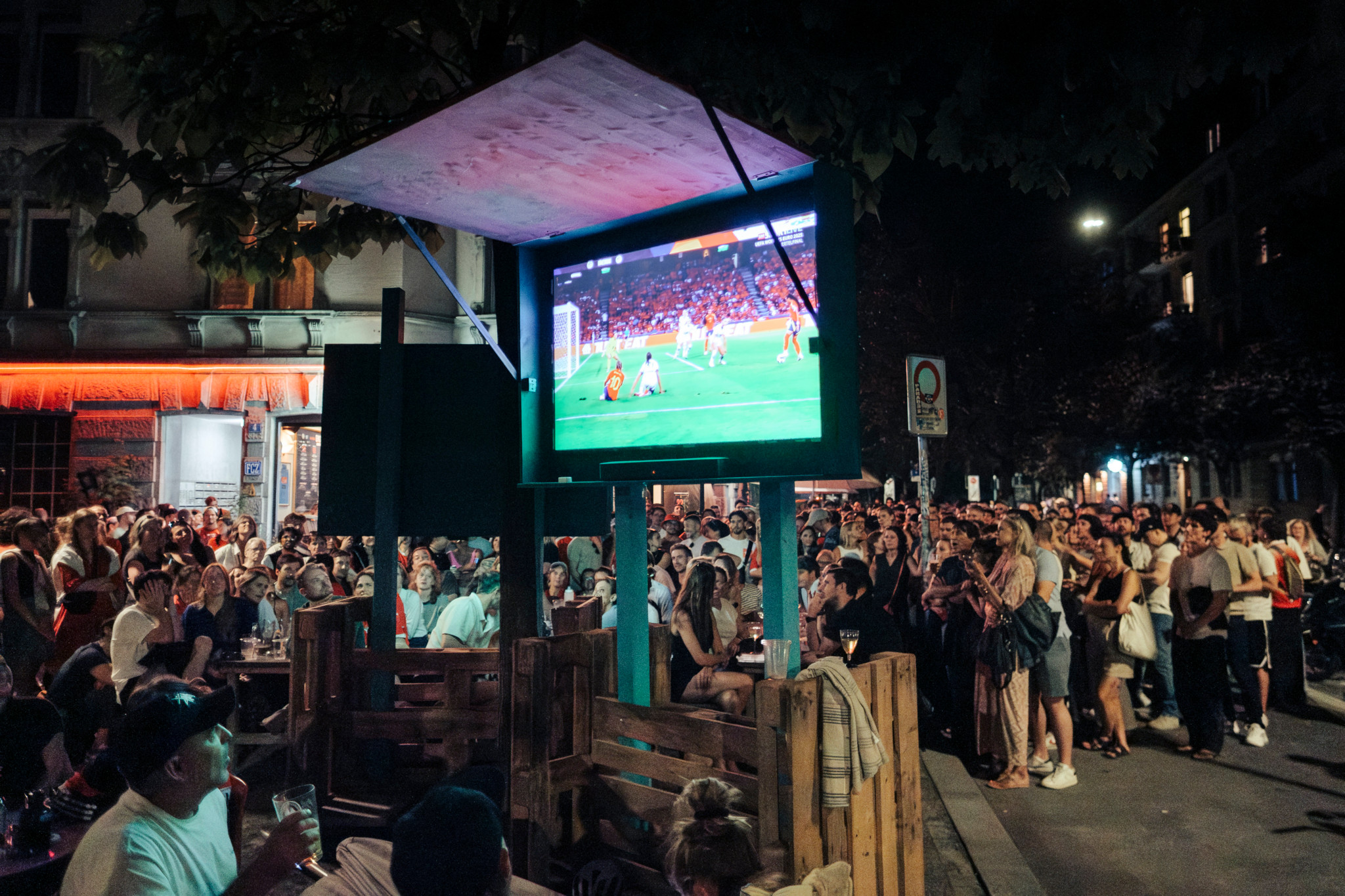 Public Viewings in der Stadt Zürich: An Wochenenden darf auch nach Mitternacht draussen Fussball-WM geschaut werden