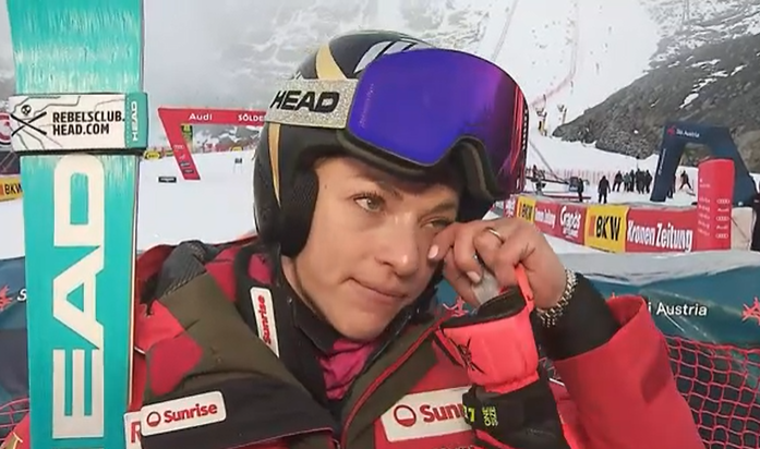epa11684631 Winner Federica Brignone of Italy celebrates in the finish area after the second run of the Women's Giant Slalom race at the FIS Alpine Skiing World Cup season opener on the Rettenbach glacier, in Soelden, Austria, 26 October 2024.  EPA/JEAN-CHRISTOPHE BOTT