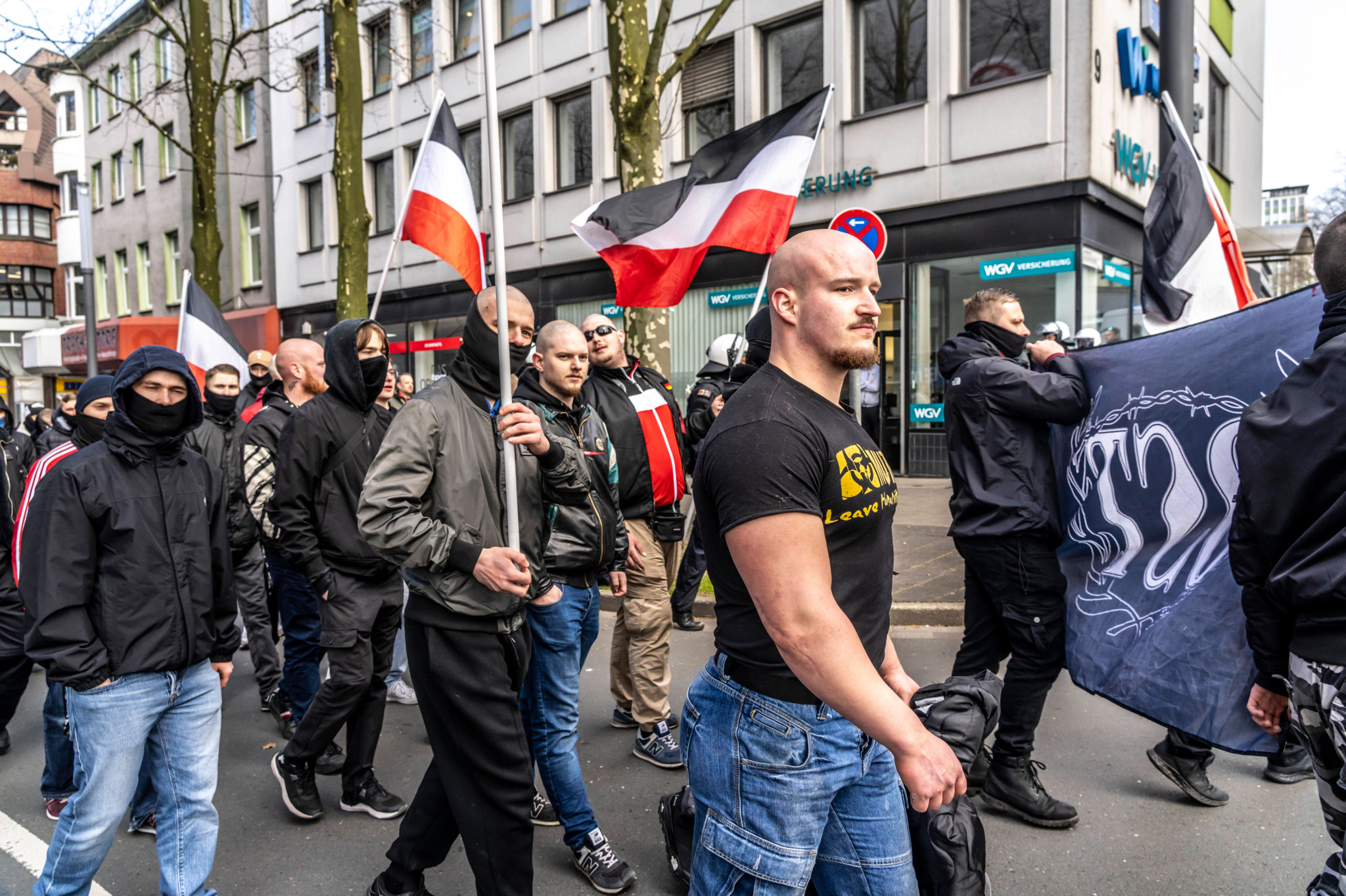 Szene in Deutschland: Wie Nachwuchs-Neonazis den Rechtsextremismus salonfähig machen