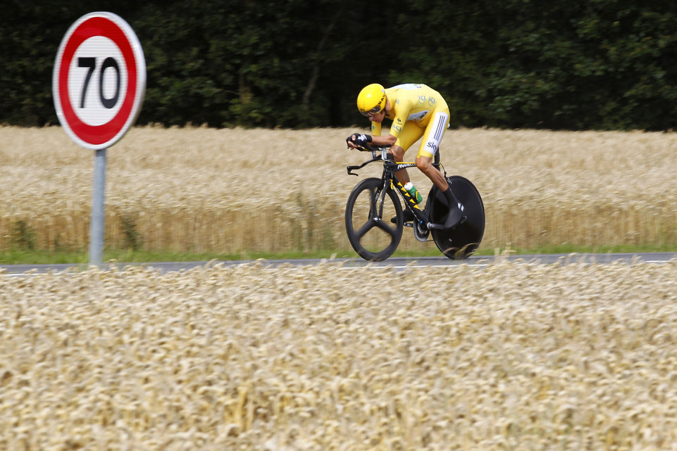 Bitte nicht zu schnell, Monsieur Wiggins – der Tourleader gibt beim zweiten Einzelzeitfahren der Tour de France mächtig Gas.