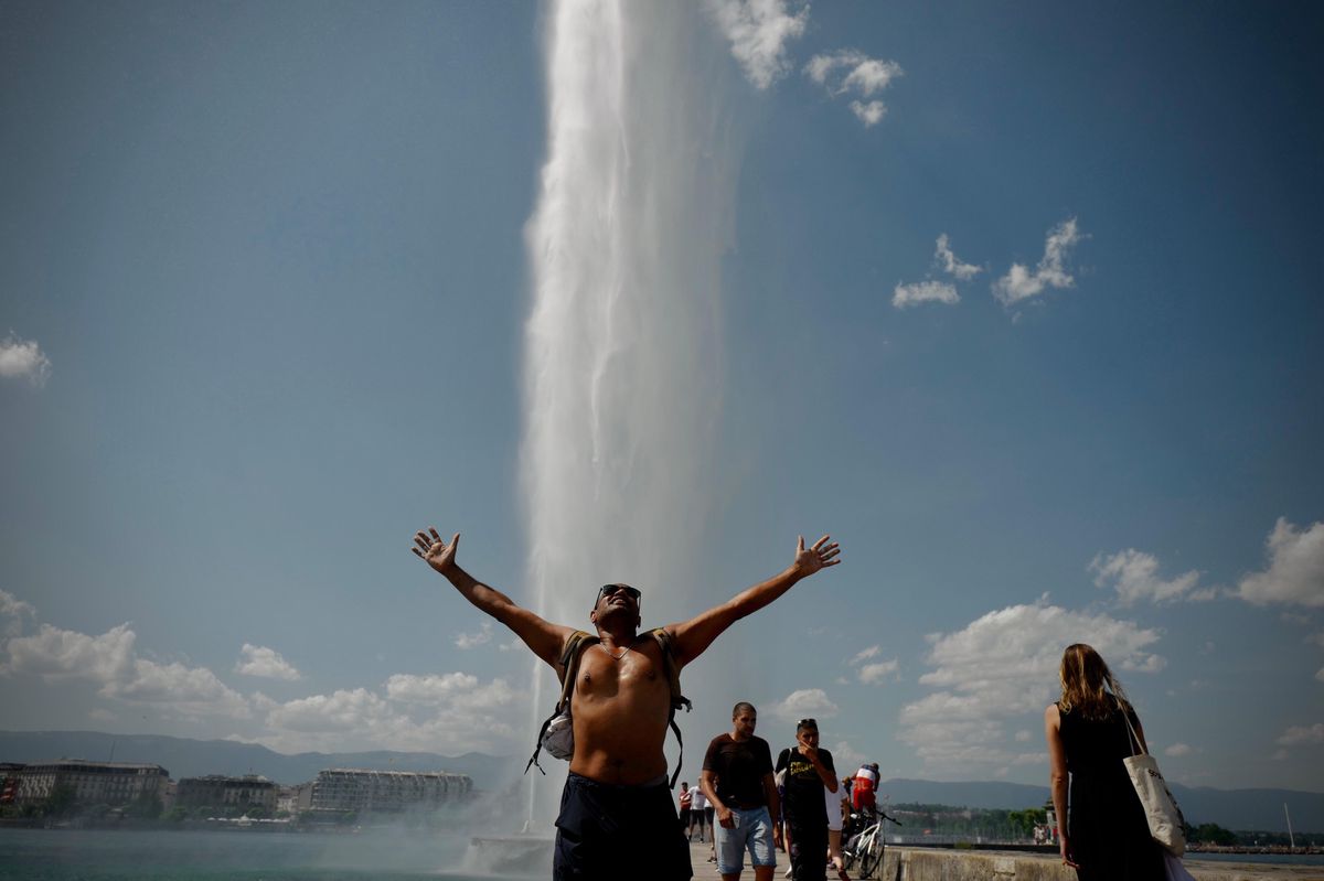 Ce jeudi 16 juin, le Jet d’eau fait office de brumisateur naturel.