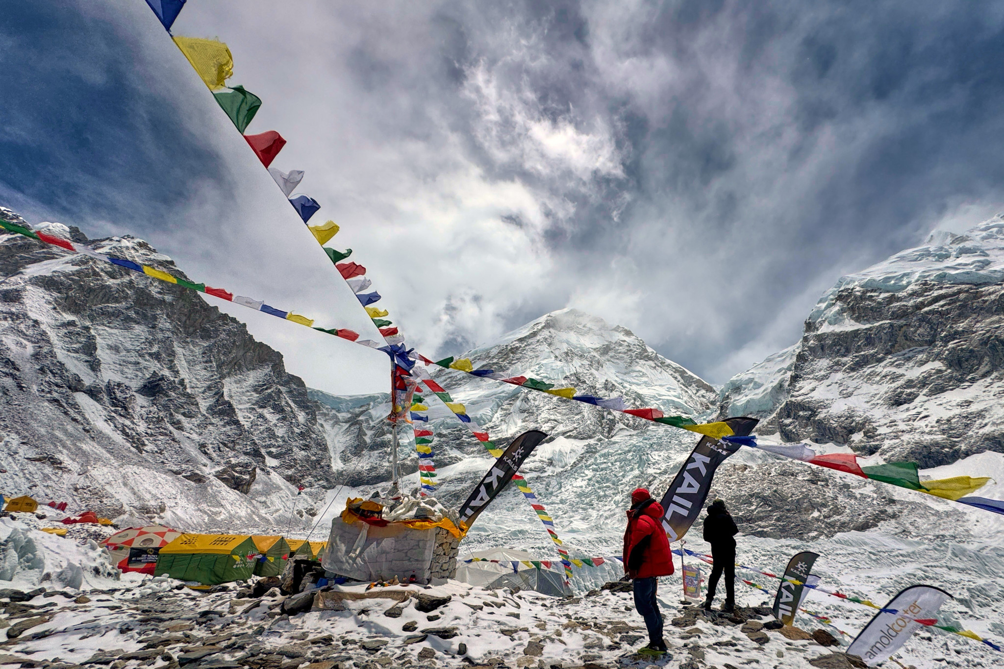Massenandrang am Everest: Zwei Bergsteiger sterben beim Abstieg vom Everest