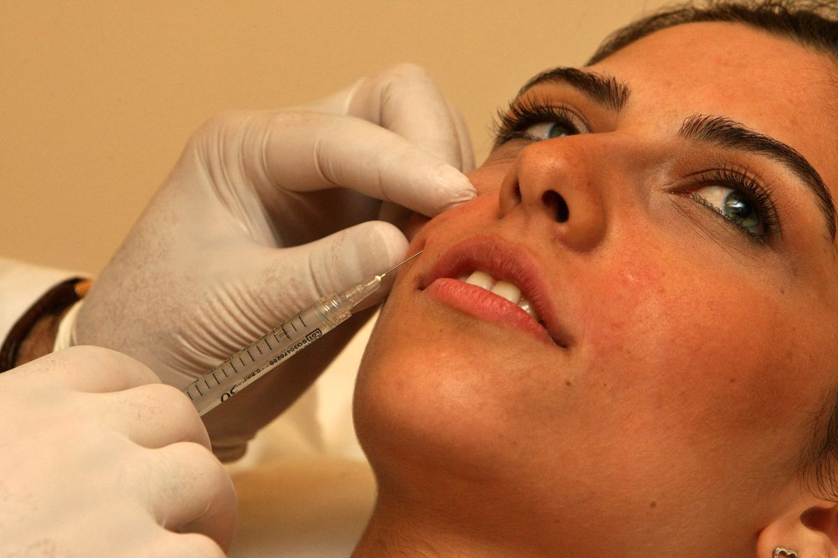 Des pommettes mal placées ou des lèvres asymétriques peuvent défigurer une personne. Pour un élu, les clients doivent avoir suffisamment d’outils pour obtenir réparation.