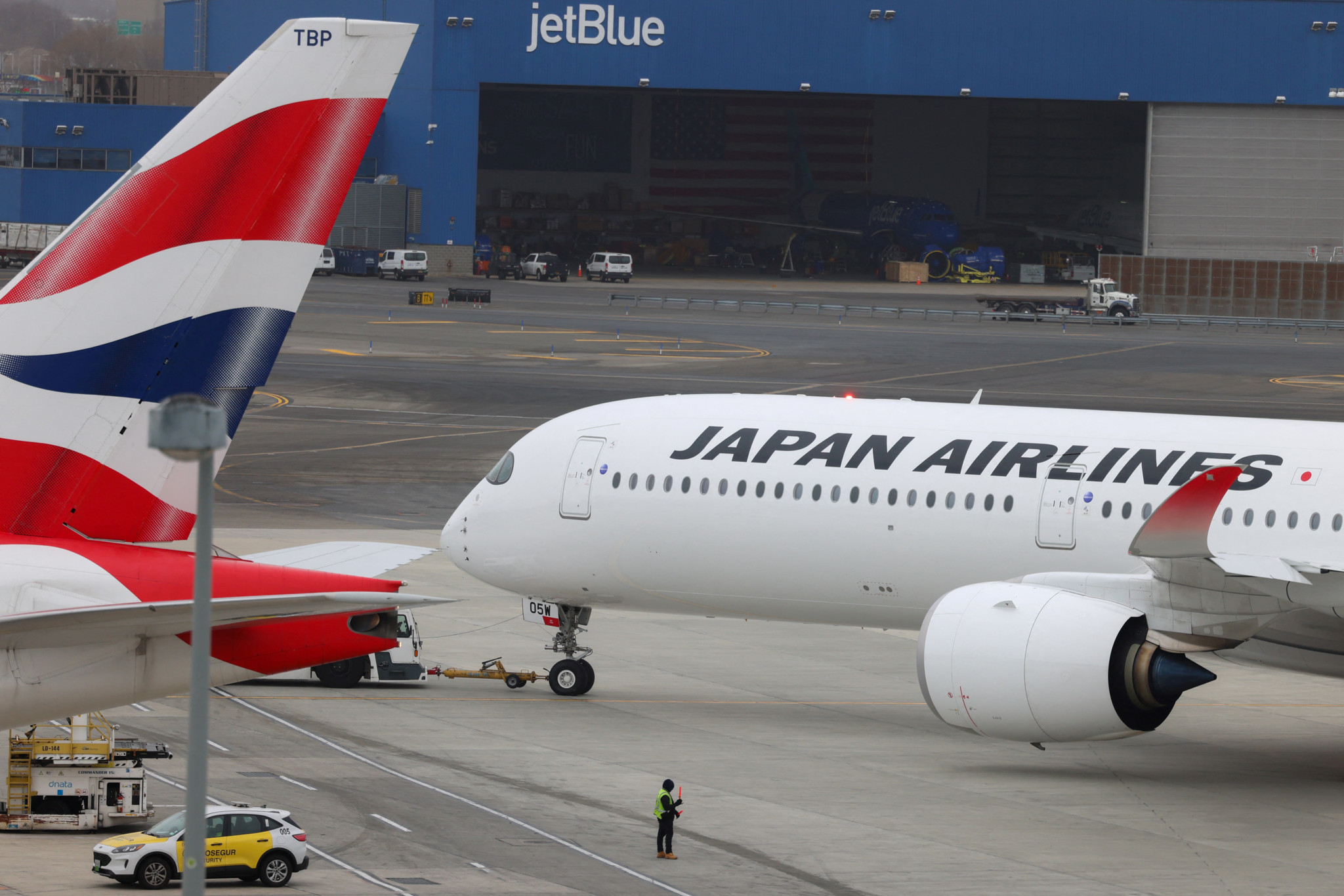 Un avion Airbus A350 de Japan Airlines à l’aéroport JFK de New York, 5 mars 2025.