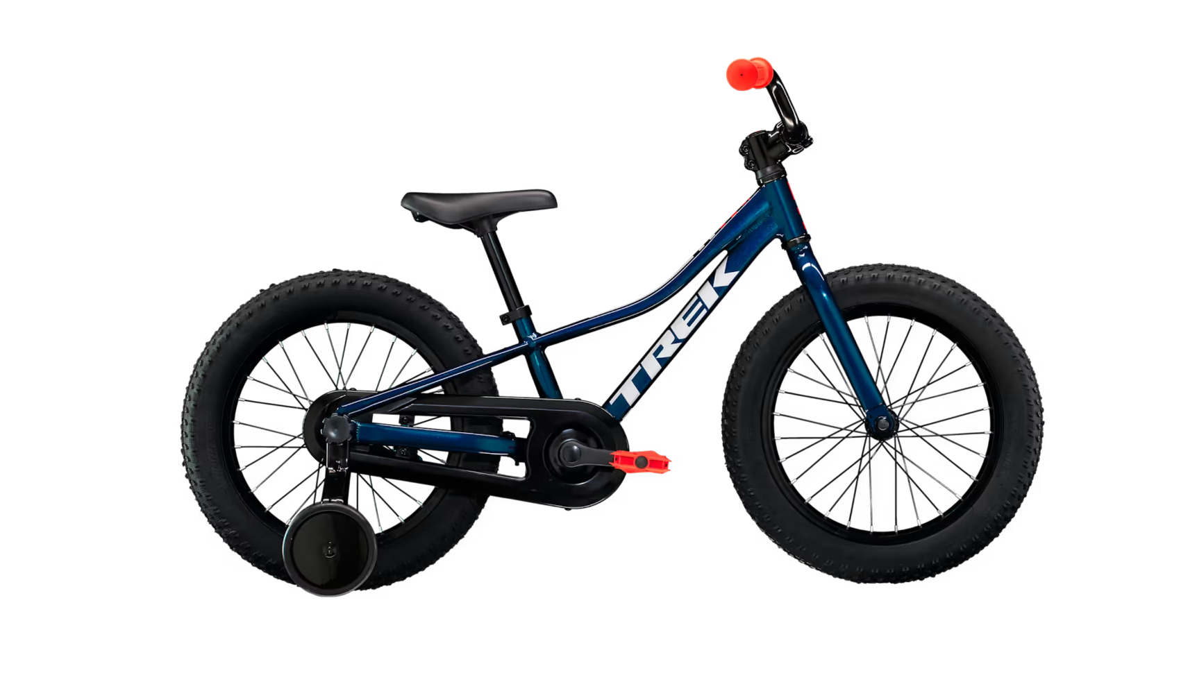 Blaues Kinderfahrrad Trek mit Stützrädern und grossen schwarzen Reifen.