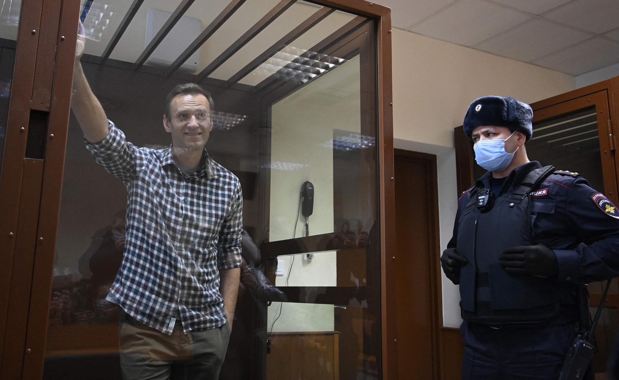 Alexeï Navalny a été condamné en février 2021 à une peine de 2,5 ans de prison pour non-respect du contrôle judiciaire dans le cadre d’une ancienne condamnation avec sursis pour fraude.